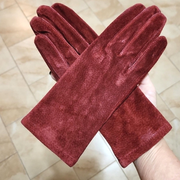 Lord & Taylor Accessories - Lord & Taylor Wine Suede Gloves